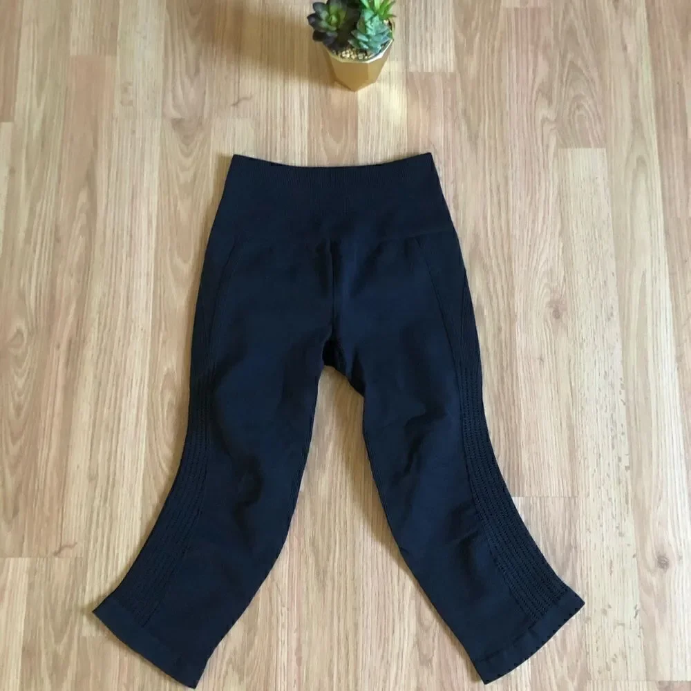 Lululemon In The Flow Side Scrunch Capri Leggings Black